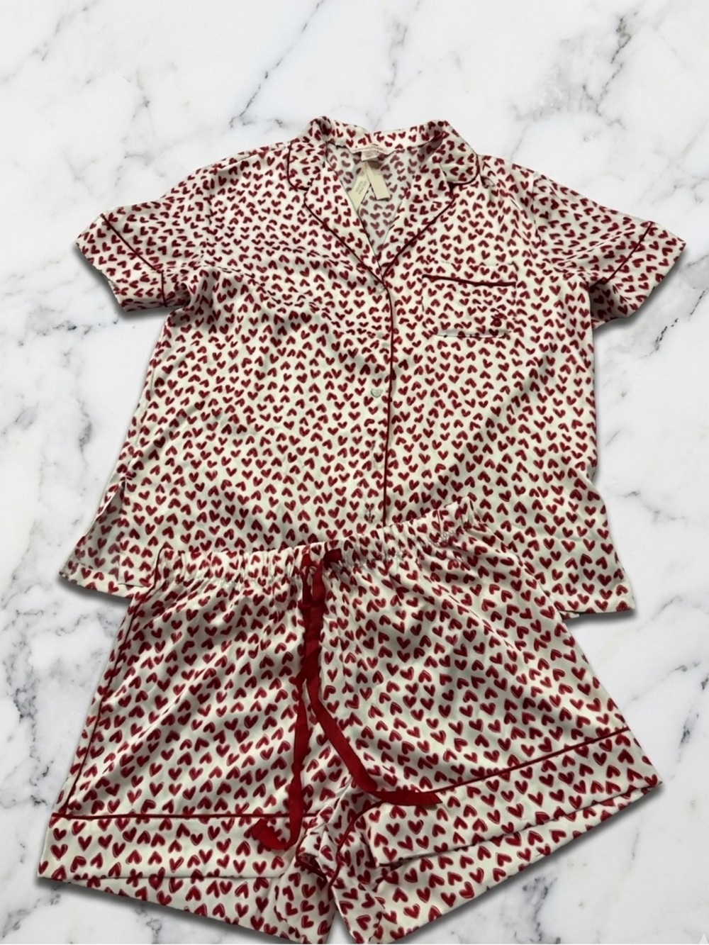VICTORIA'S SECRET
Signature Satin Short Pajama Set